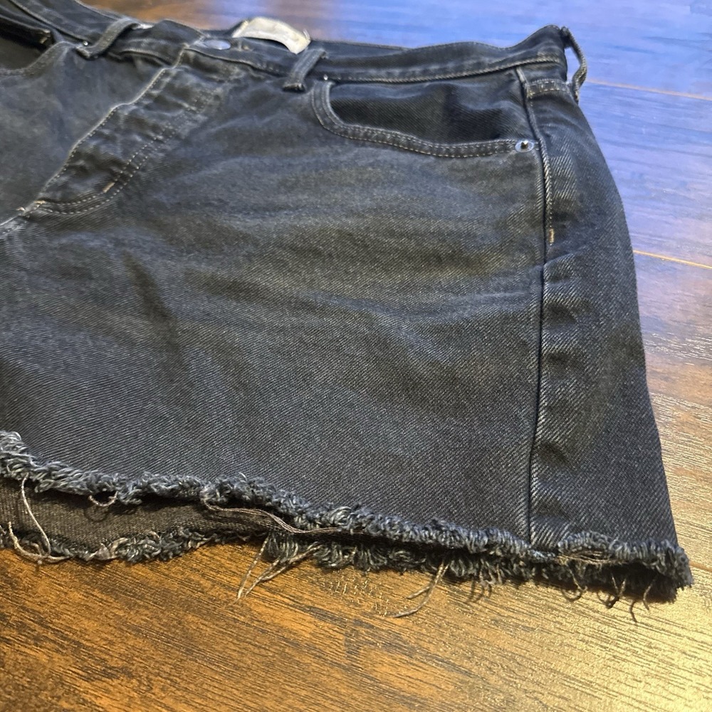 Universal Thread Black Denim 90s Baggy Shorts Women 10 Raw Hem High Rise Cut Off - Picture 2 of 5